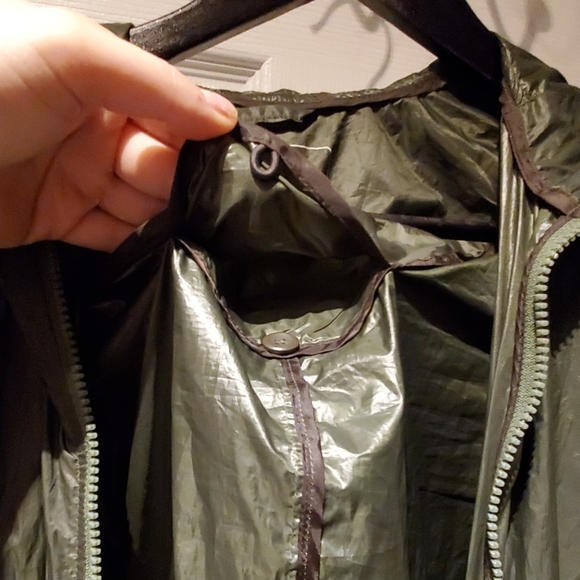 Green light weight rain coat - Picture 5 of 5